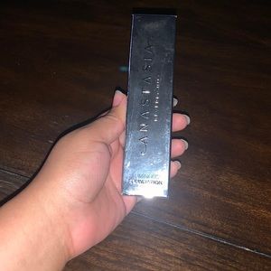 Anastasia Luminous Foundation 320N